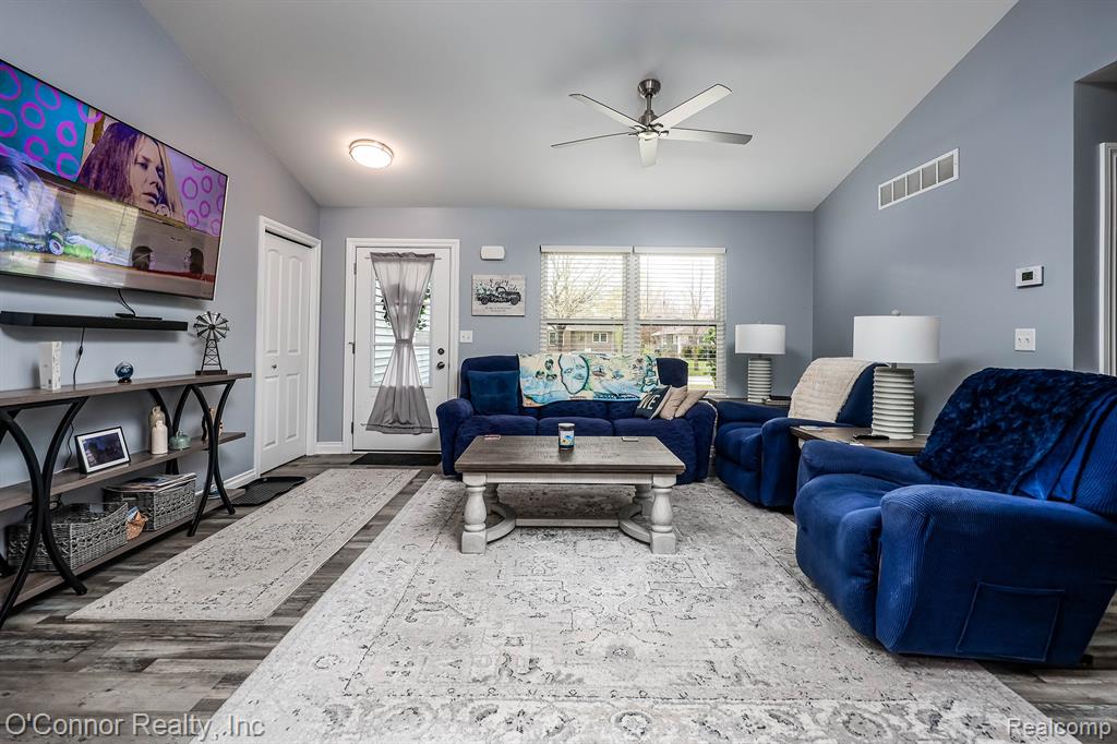 1521 Georgia Avenue, Marysville, MI 48040 — Photo 3