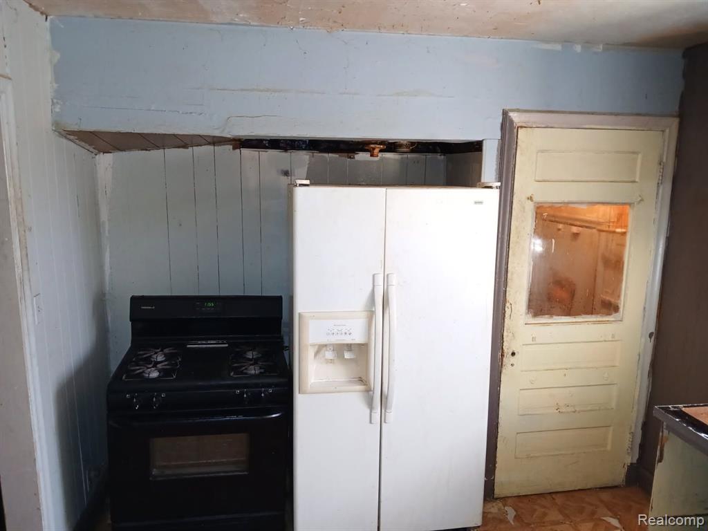 9181 PINEHURST Street, Detroit, MI 48204 — Photo 14