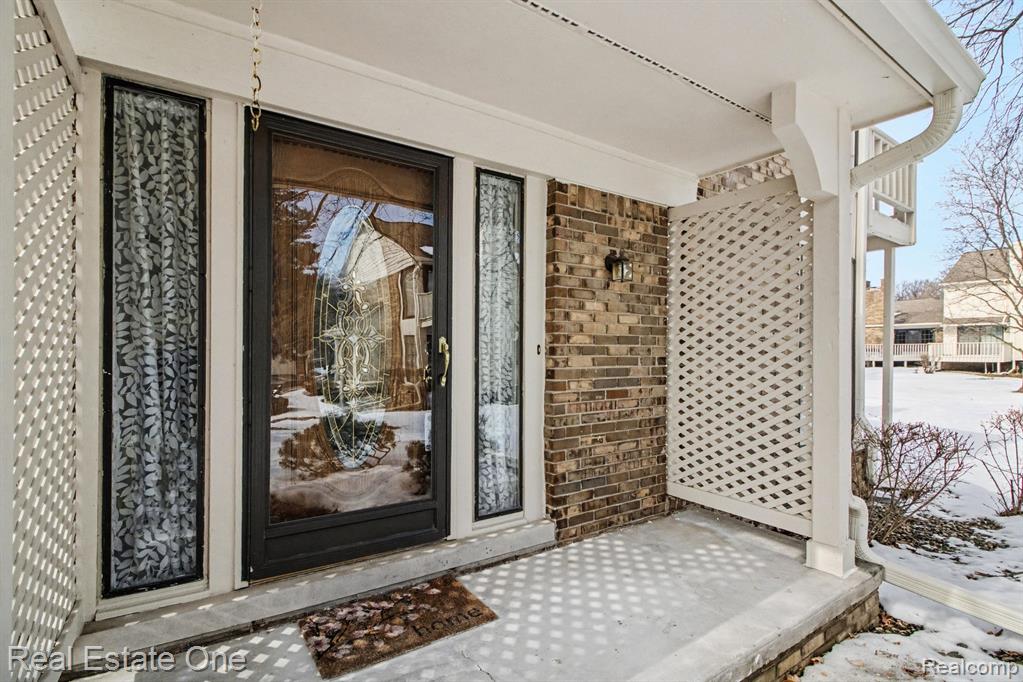7174 Creeks Crossing, West Bloomfield, MI — Photo 26