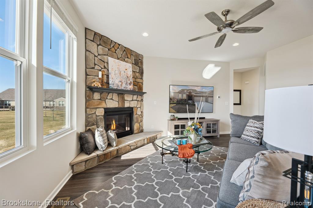 527 HOLMDALE Way, Ann Arbor, MI 48108 — Photo 9