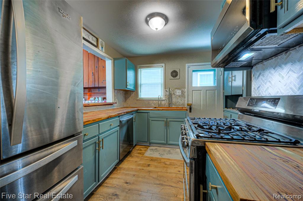 8421 Lagoon Street, Commerce Twp, MI 48382 — Photo 15