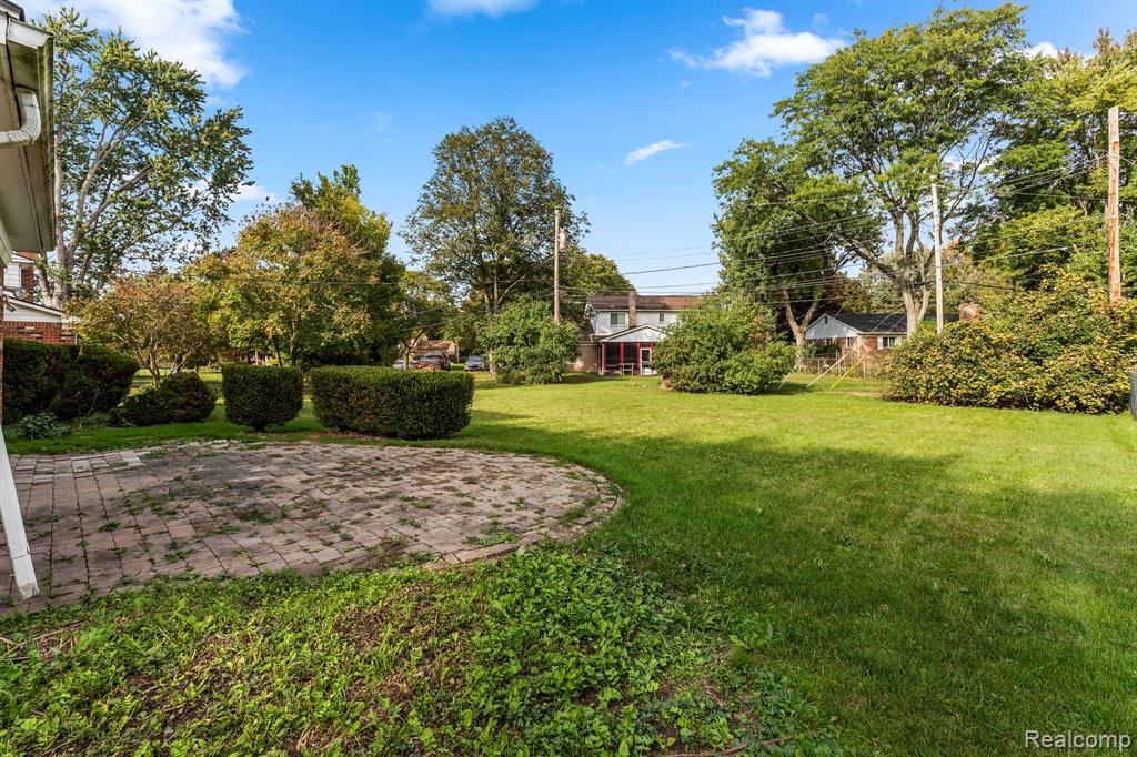 18230 RAINBOW Drive, Lathrup Village, MI 48076 — Photo 29