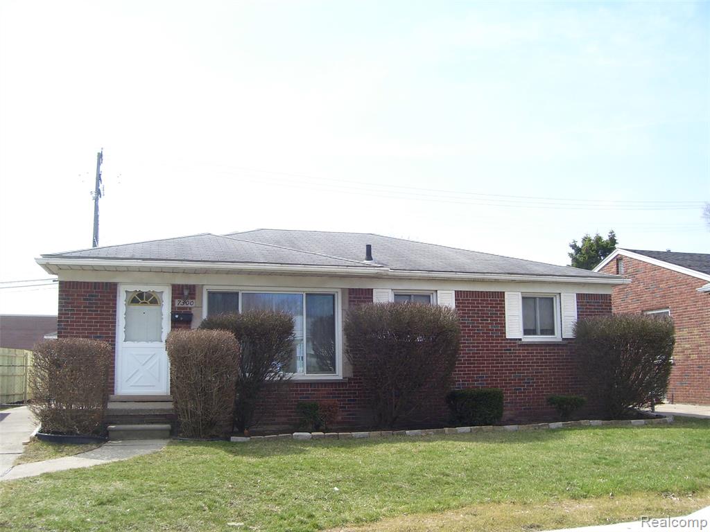 7300 Weingartz, Center Line, MI 48015 — front exterior