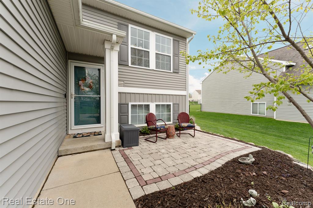3513 Amber Oaks Drive, Howell, MI 48855 — Photo 4
