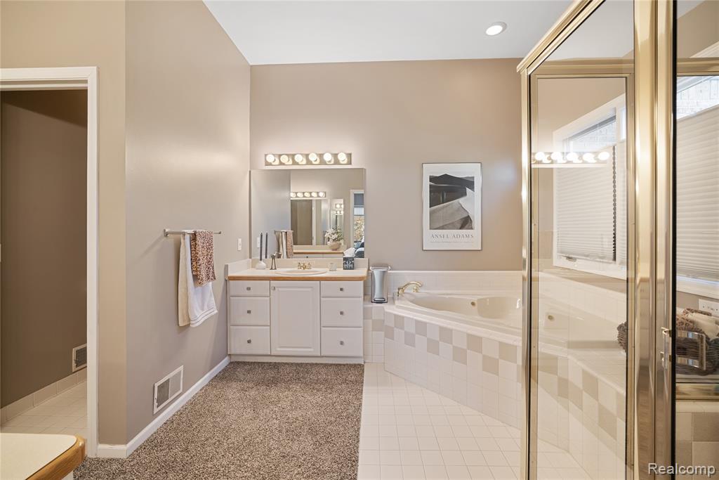 9833 Rolling Greens Drive, Pinckney, MI 48169 — Photo 27