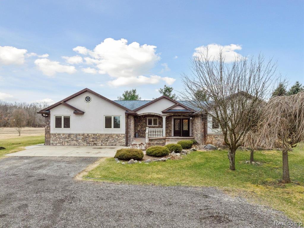 56565 10 MILE Road, South Lyon, MI 48178 — Photo 2