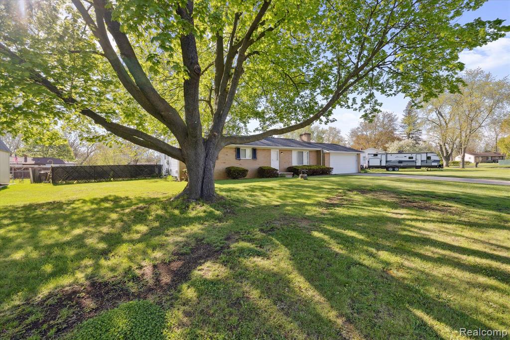 4421 LAWNWOOD Lane, Burton, MI 48529 — Photo 2