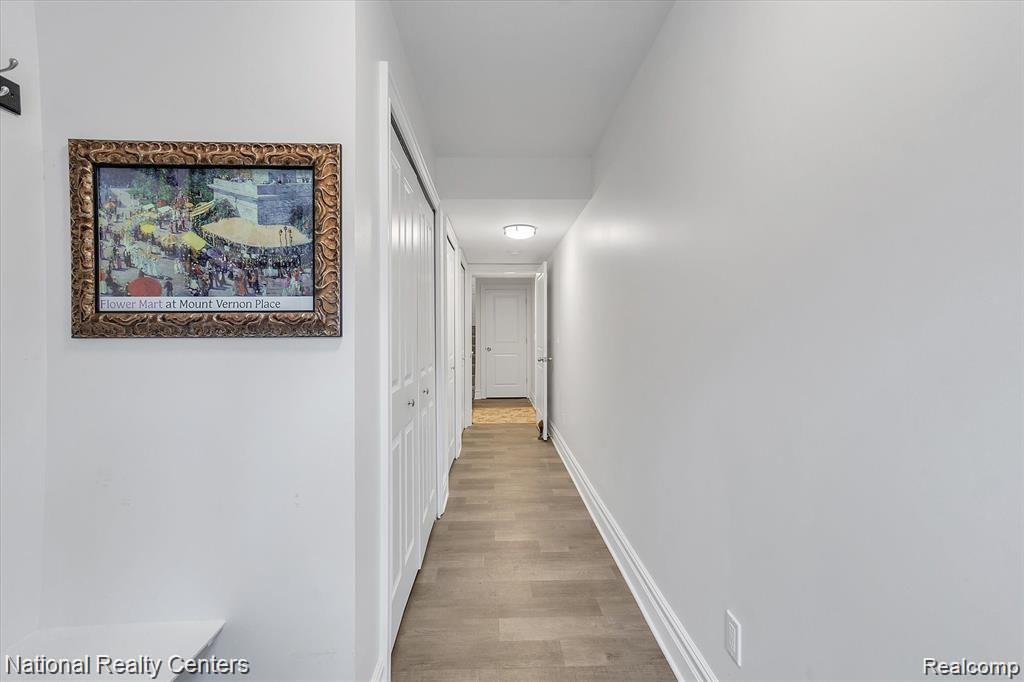 581 VILLAGE Lane, Milford, MI 48381 — Photo 18