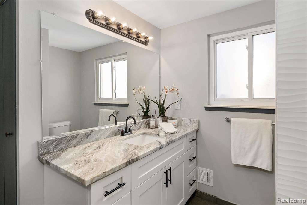 40621 RINALDI Drive, Sterling Heights, MI 48313 — Photo 38