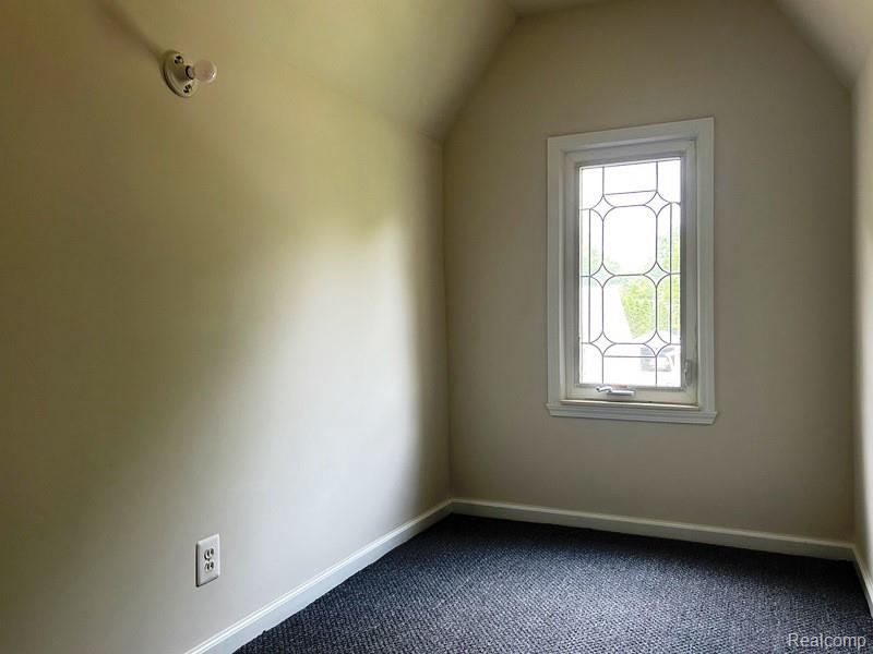 817 N DORCHESTER Avenue, Royal Oak, MI 48067 — Photo 11