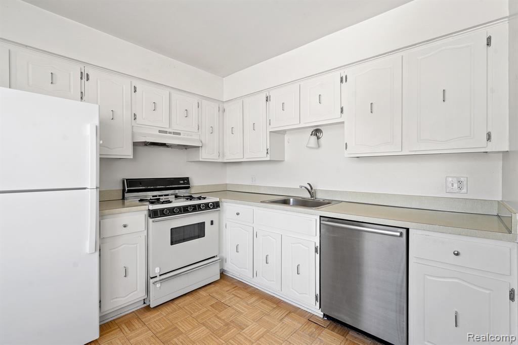 3222 BOLGOS Circle, Ann Arbor, MI 48105 — Photo 10