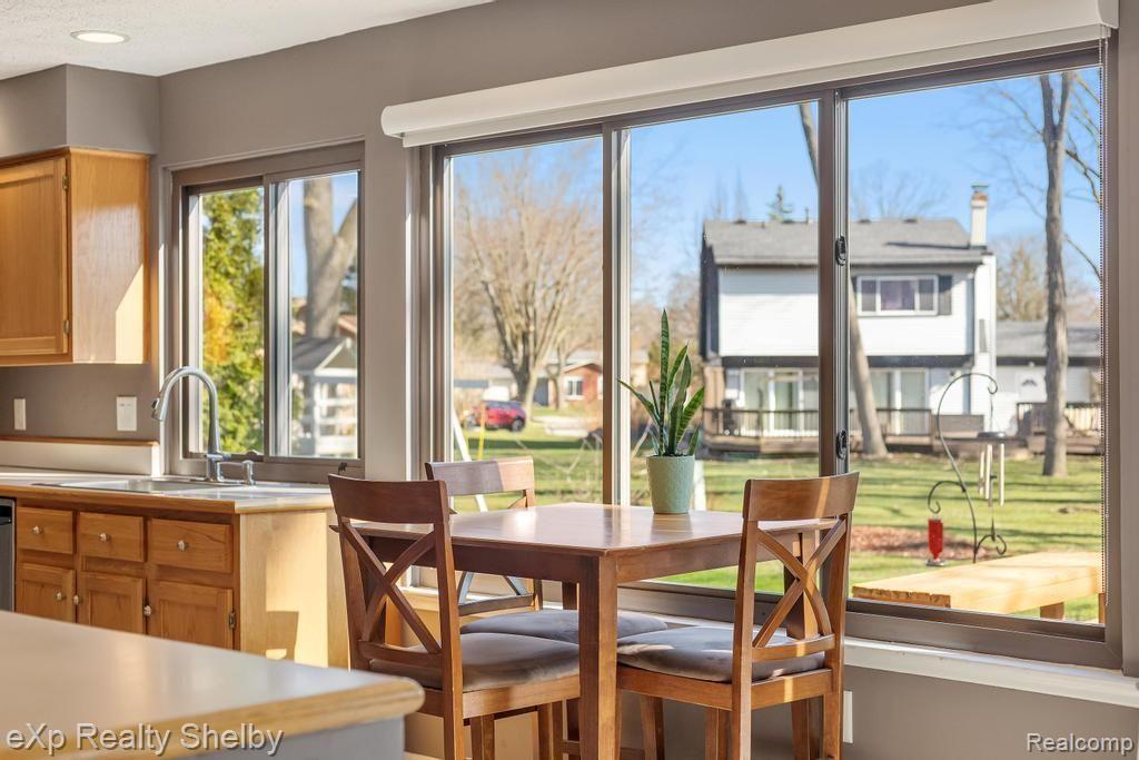 691 BARCLAY Drive, Troy, MI 48085 — Photo 21