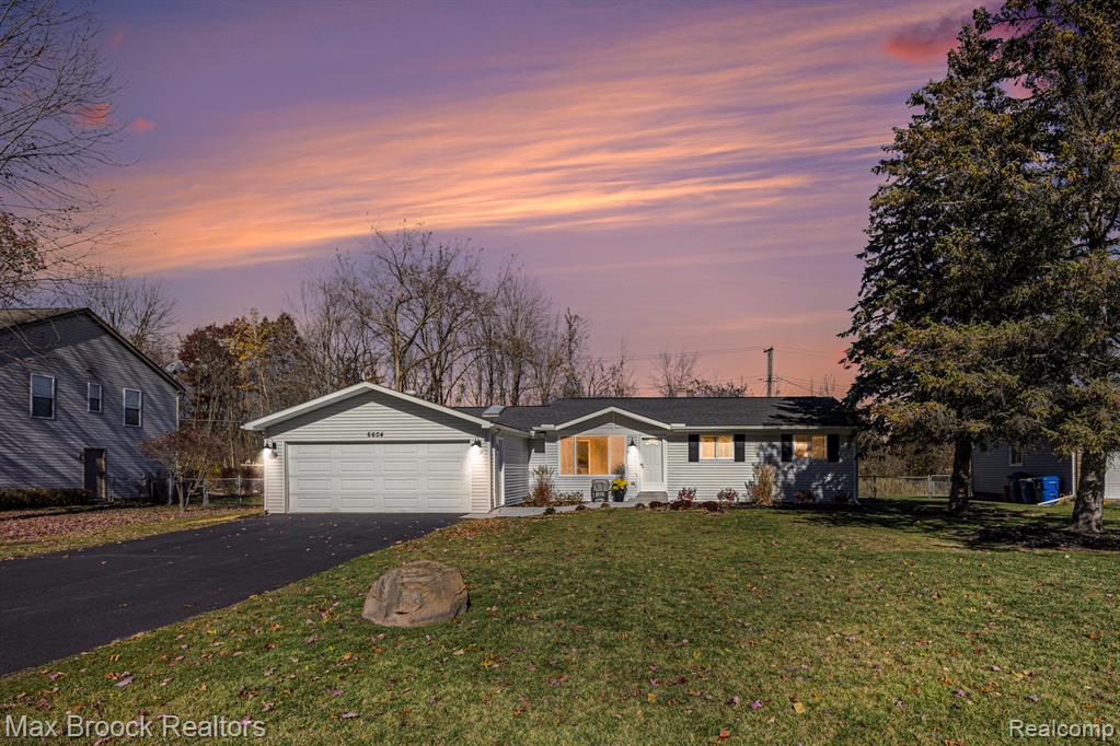 6604 Doyon Drive N, Waterford, MI 48327 — Photo 4