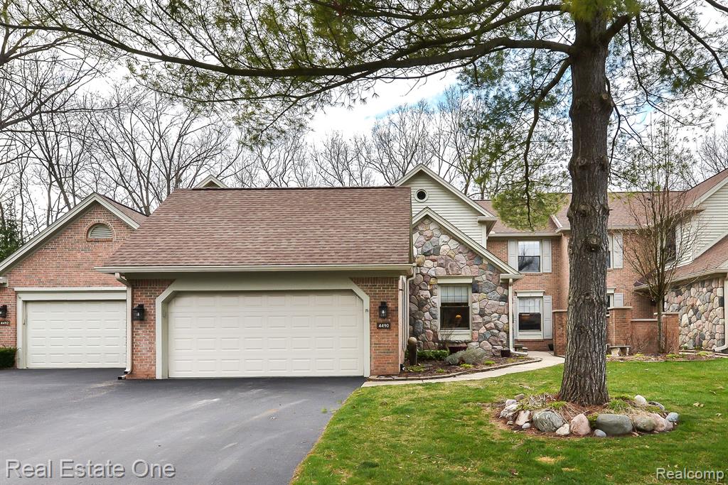 4490 GOLF VIEW Drive, Brighton, MI 48116 — Photo 7