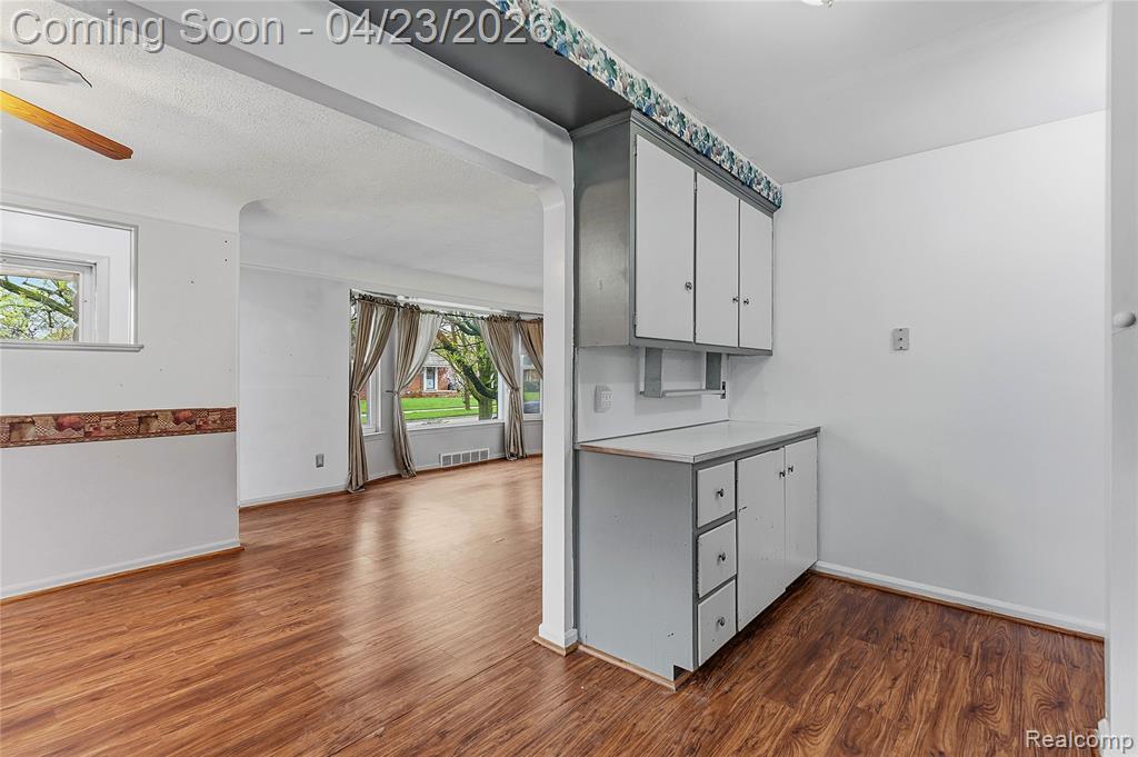 9538 Hazelton, Redford, MI 48239 — Photo 10