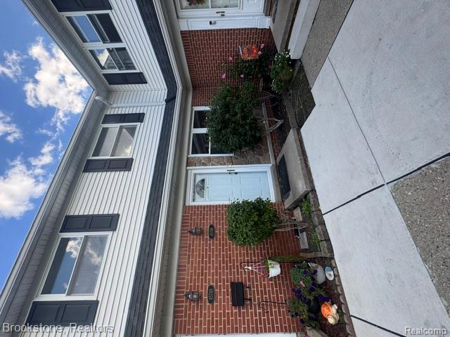 45746 Kensington, Utica, MI 48317 — Photo 2