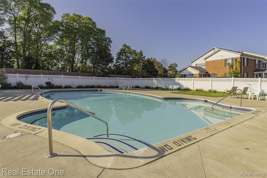 27630 W Echo Valley, 221, Farmington Hills, MI 48334 — Photo 43