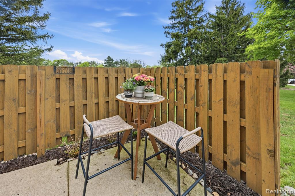 19145 Surrey Lane, Northville, MI 48167 — Photo 27