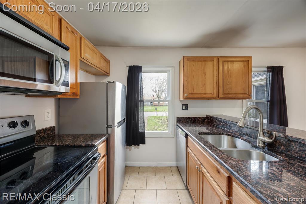 22481 Springbrook Avenue, Farmington, MI 48336 — Photo 6