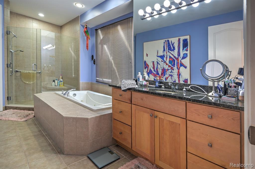 5591 Pembrooke Crossing, West Bloomfield, MI — Photo 32
