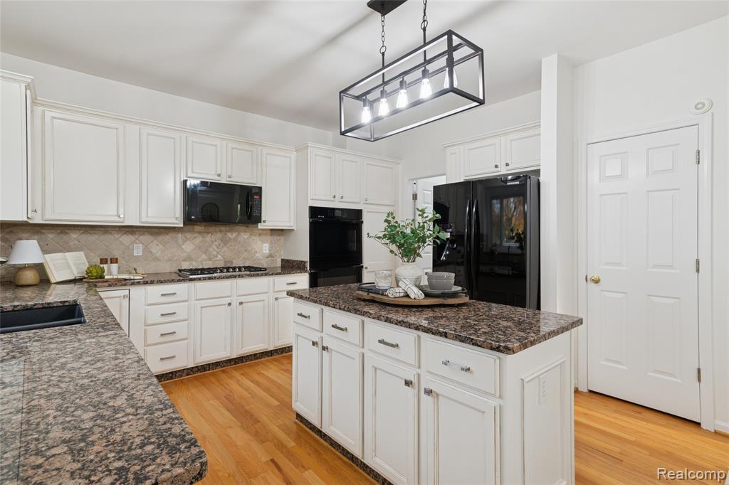 47691 Royal Pointe Drive, Canton, MI 48187 — Photo 18