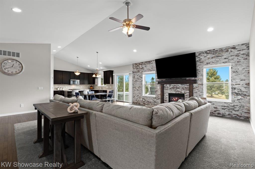 4276 TAGGETT LAKE Drive, Highland, MI — Photo 14