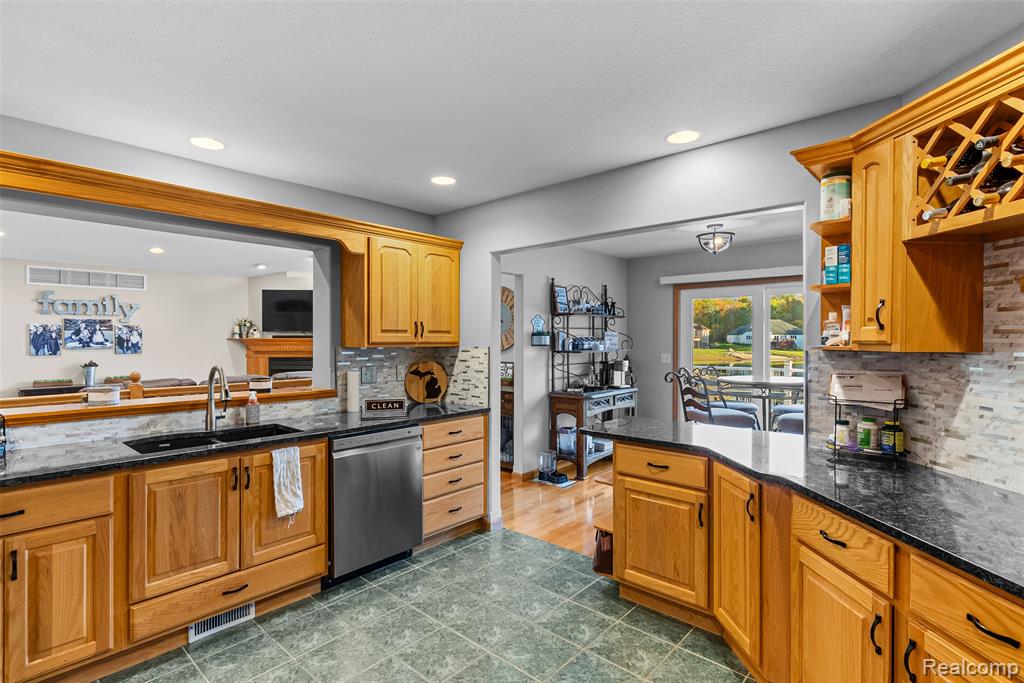 8460 Maurice Lane, Flushing, MI 48433 — Photo 15