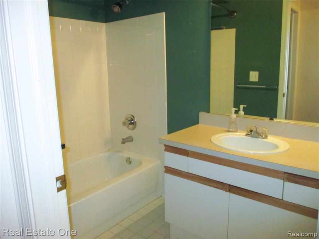 44982 Marigold Drive, Sterling Heights, MI 48314 — Photo 12