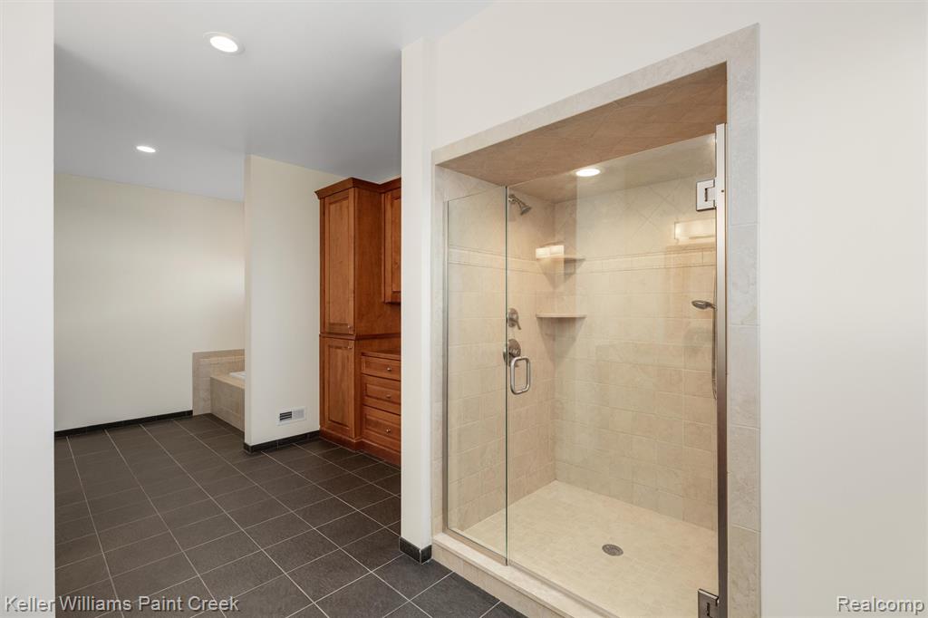 37580 Lakeshore Drive, Harrison Township, MI — Photo 44