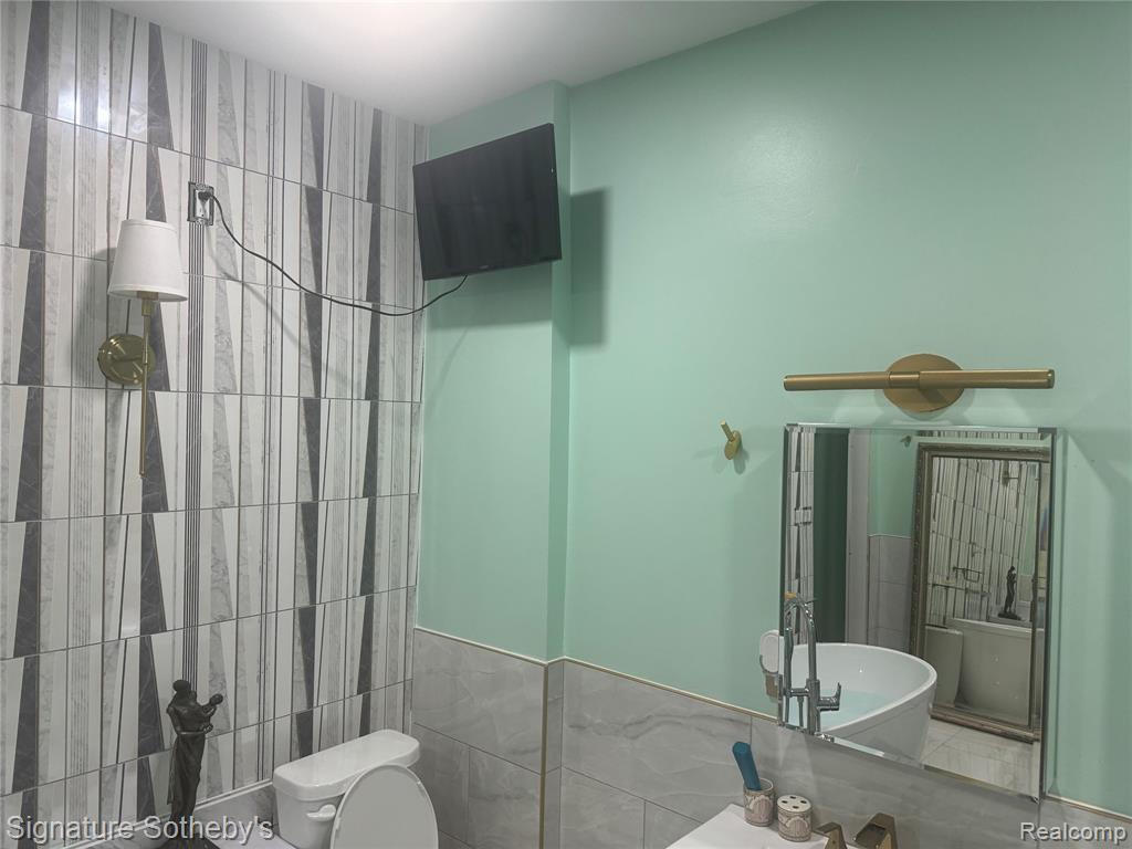 1991 Calvert Street, Detroit, MI 48206 — Photo 17