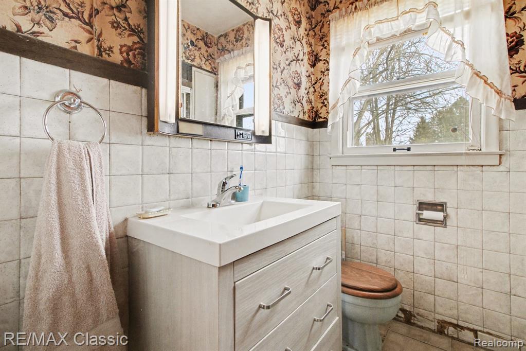 1076 Benstein Road, Commerce Twp, MI 48390 — Photo 11
