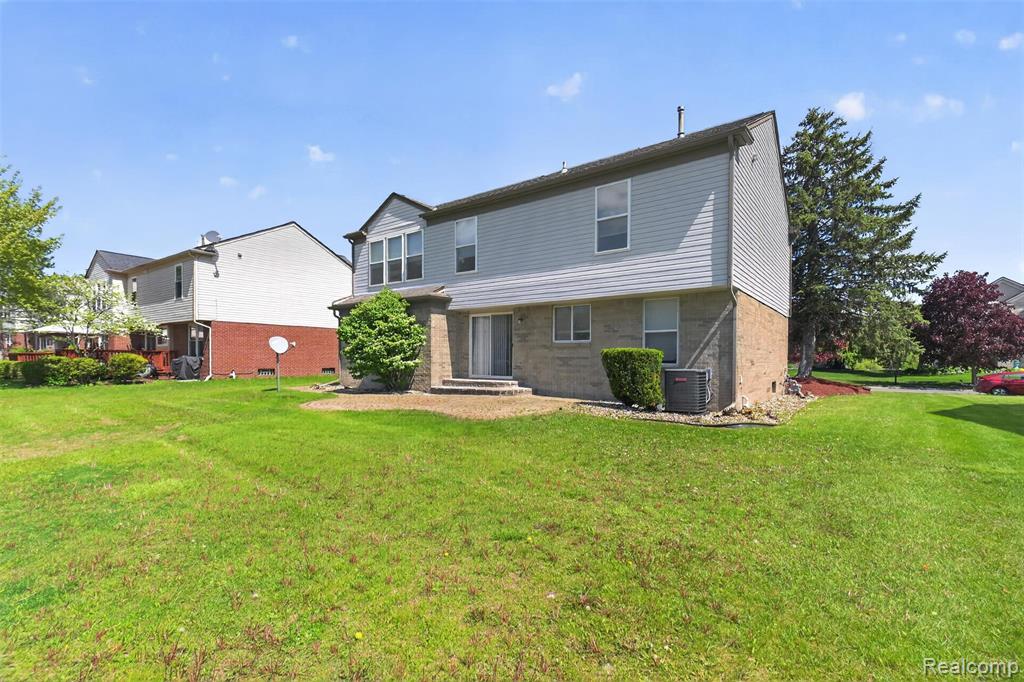 4642 Pond Run, Canton, MI 48188 — Photo 46