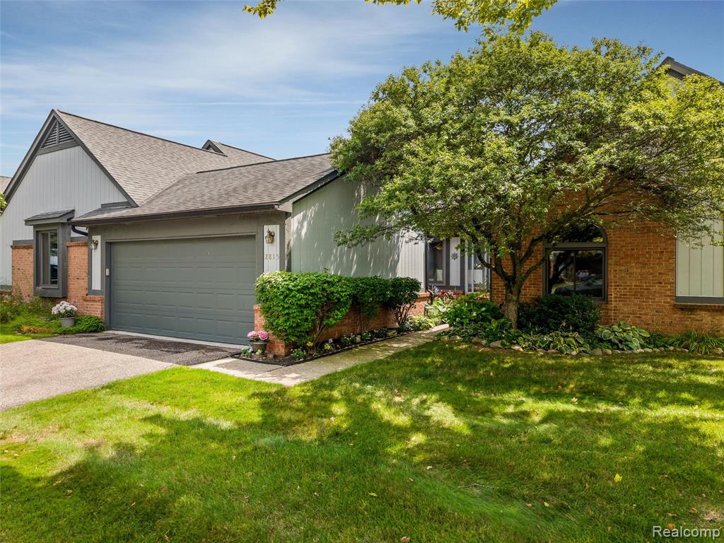 2815 Lochmoor Boulevard, Lake Orion, MI