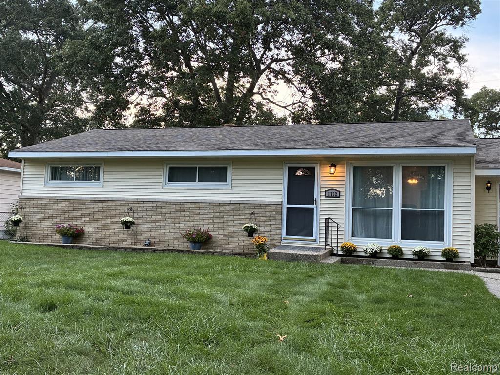 1702 Leif Avenue, Muskegon, MI 49441