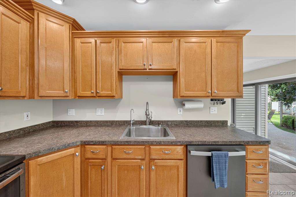 6409 Hollyhock Trail, Brighton, MI 48116 — Photo 8