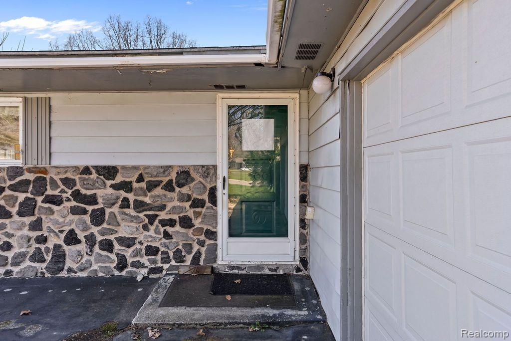 4302 ESTA Drive, Flint, MI 48506 — Photo 4