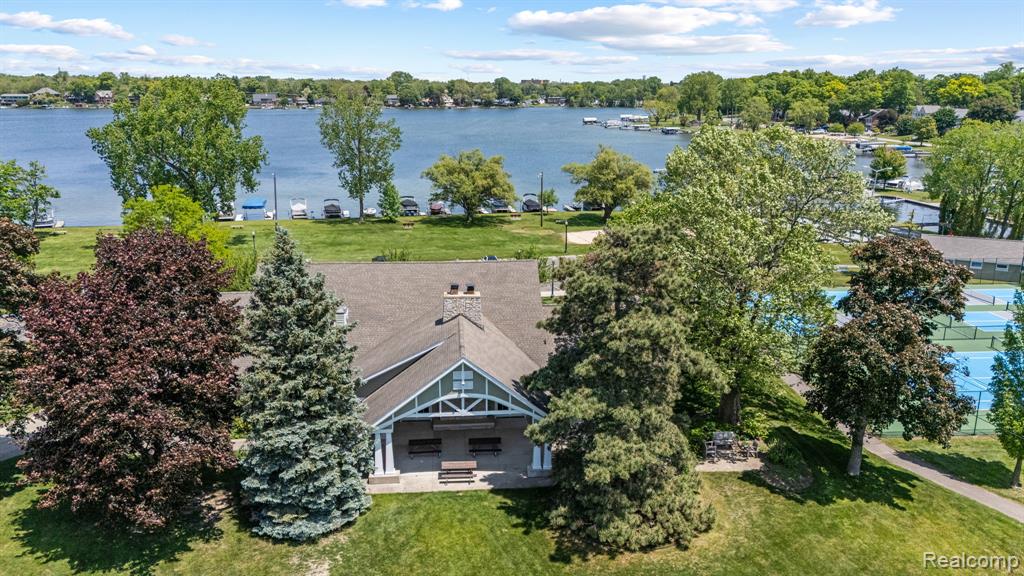 2420 Garland Street, Keego Harbor, MI 48320 — Photo 32