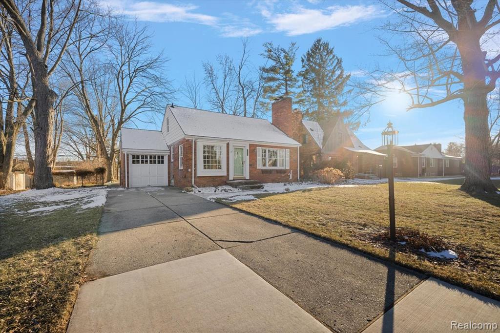 17601 Cambridge Boulevard, Lathrup Village, MI 48076 — Photo 2