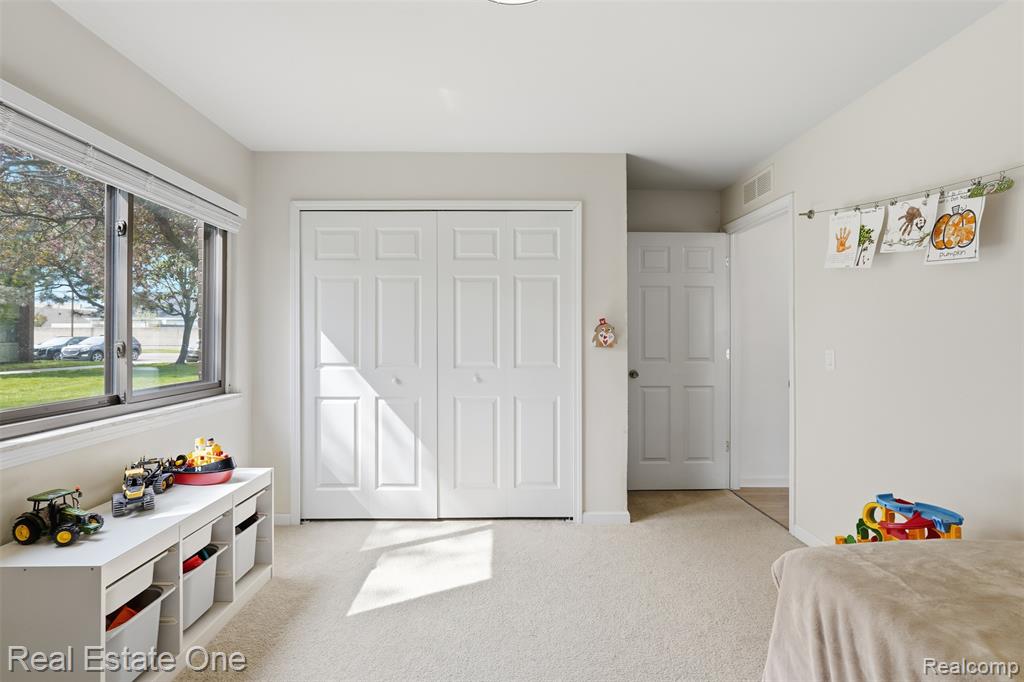 33547 Pondview Circle, 130, Livonia, MI 48152 — Photo 20