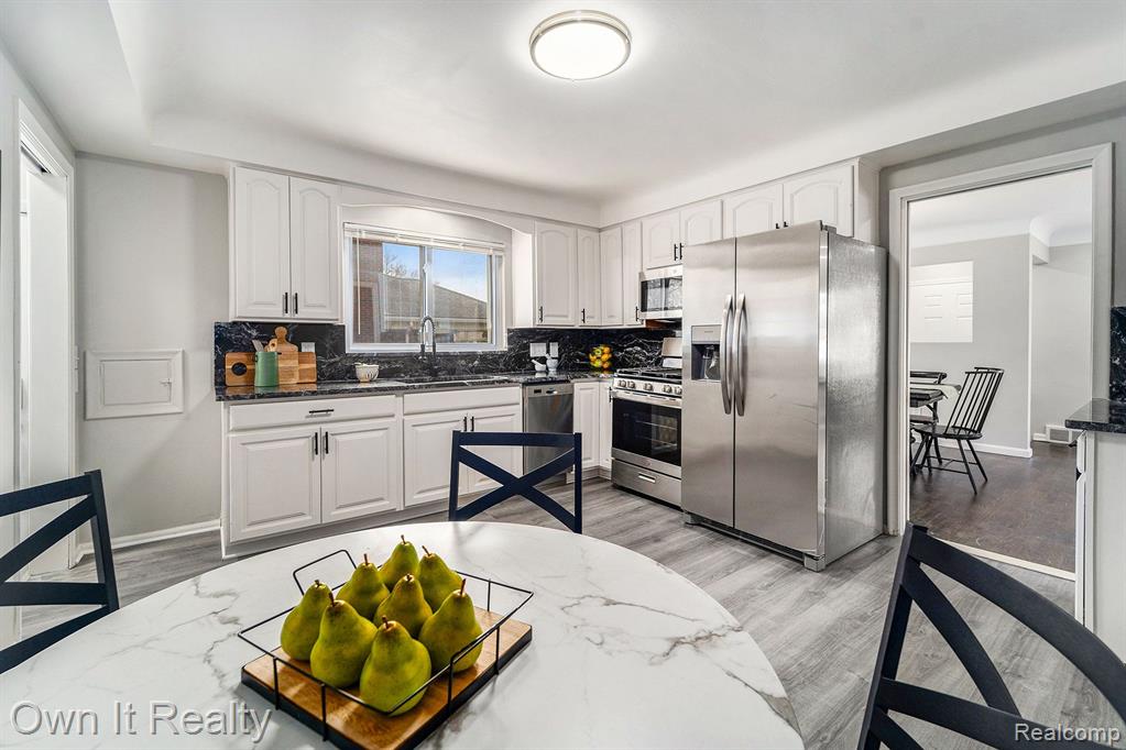 5972 MCMILLAN Street, Dearborn Heights, MI 48127 — Photo 8