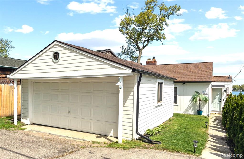 5096 DURNHAM Drive, Waterford, MI 48327 — Photo 2