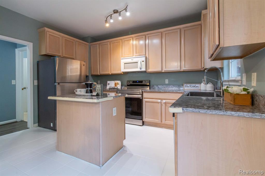 41632 Mitchell Road, Novi, MI — Photo 14