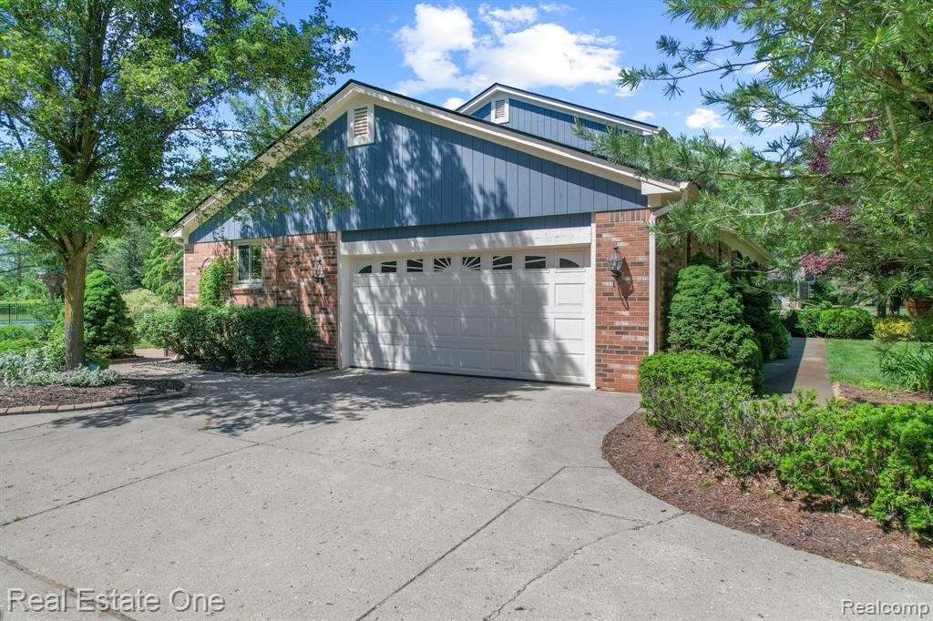 10124 Royce Drive, South Lyon, MI 48178 — Photo 48
