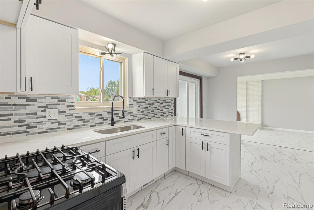 4325 Fox Hill Drive, Sterling Heights, MI 48310 — Photo 11