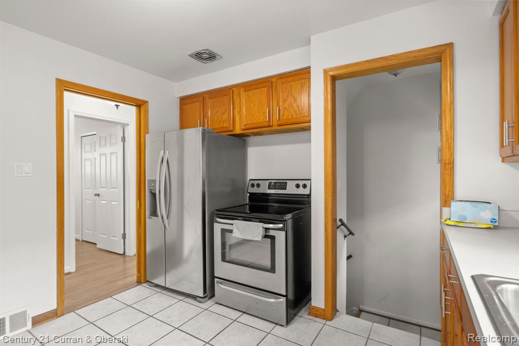7480 COLONIAL Street, Dearborn Heights, MI 48127 — Photo 9