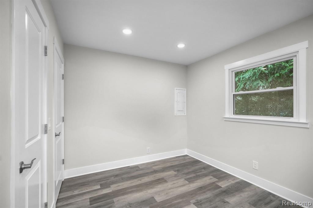 7335 N ELMS Road, Flushing, MI 48433 — Photo 9