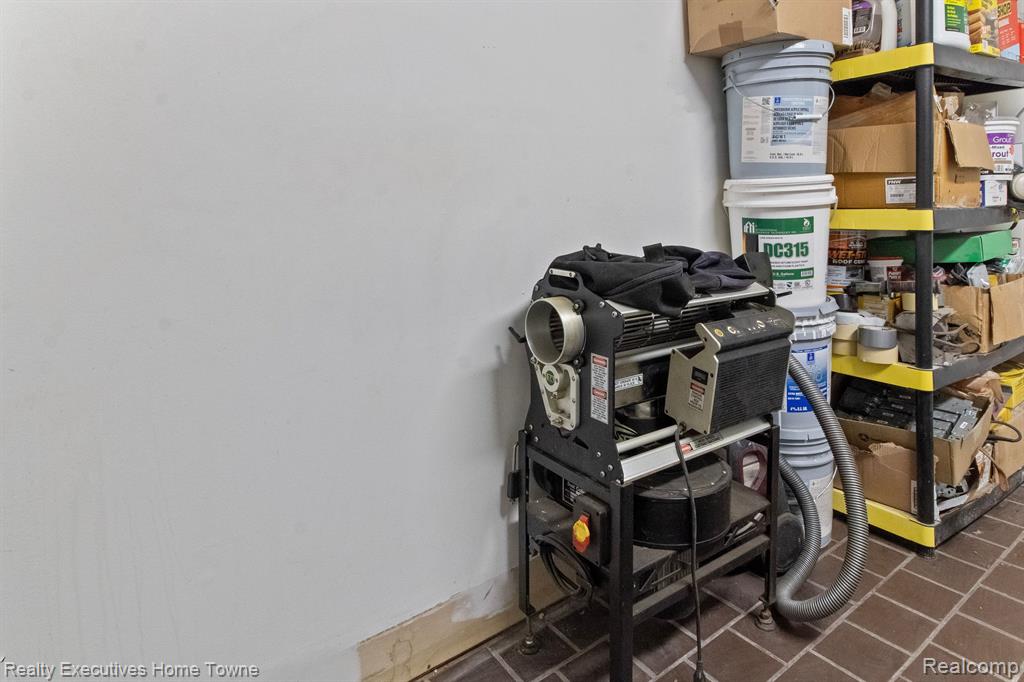 840 WHITNEY Drive, Lapeer, MI 48446 — Photo 17