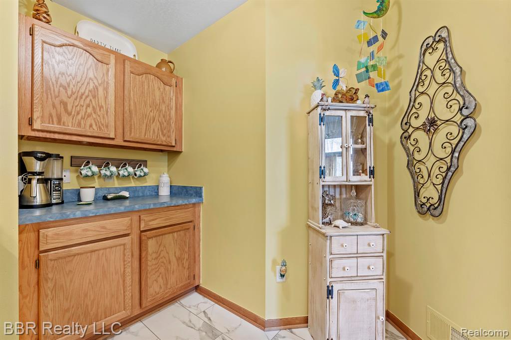 5485 GREENWAY Drive, Trenton, MI, 48183