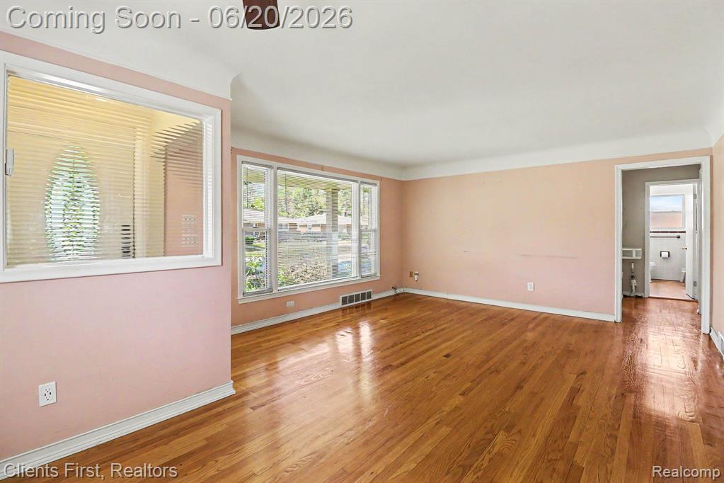 8260 Arnold Street, Dearborn Heights, MI 48127 — Photo 7