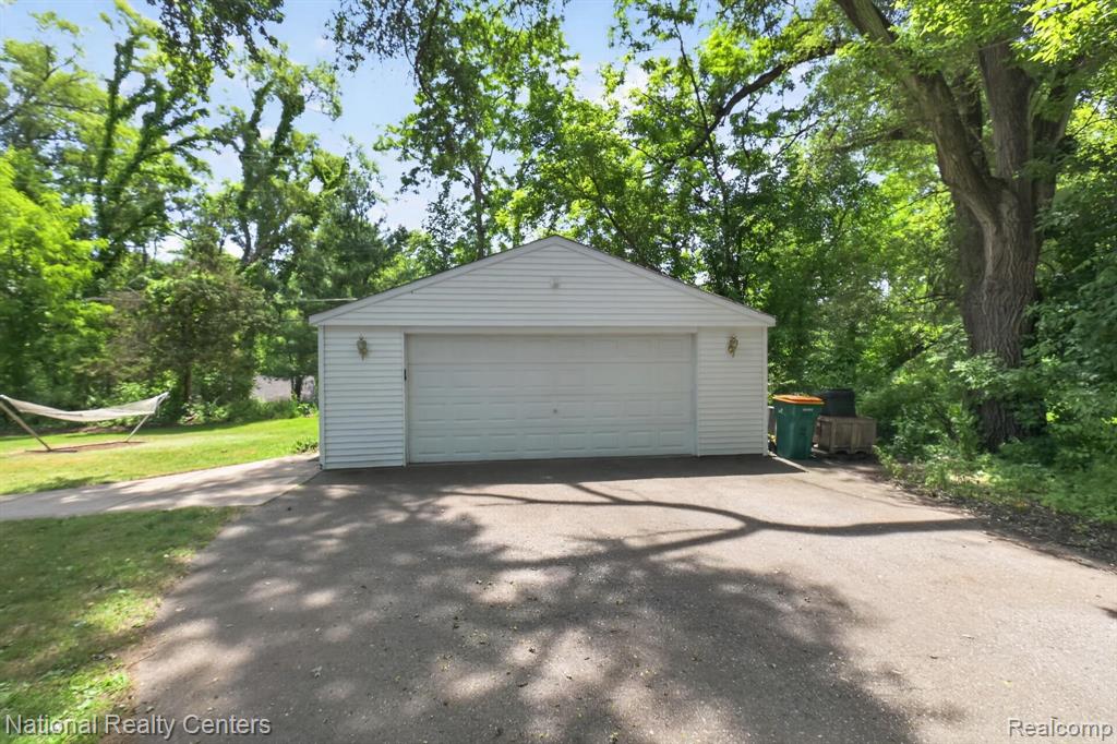 2465 Fairbury, Wixom, MI 48393 — Photo 38